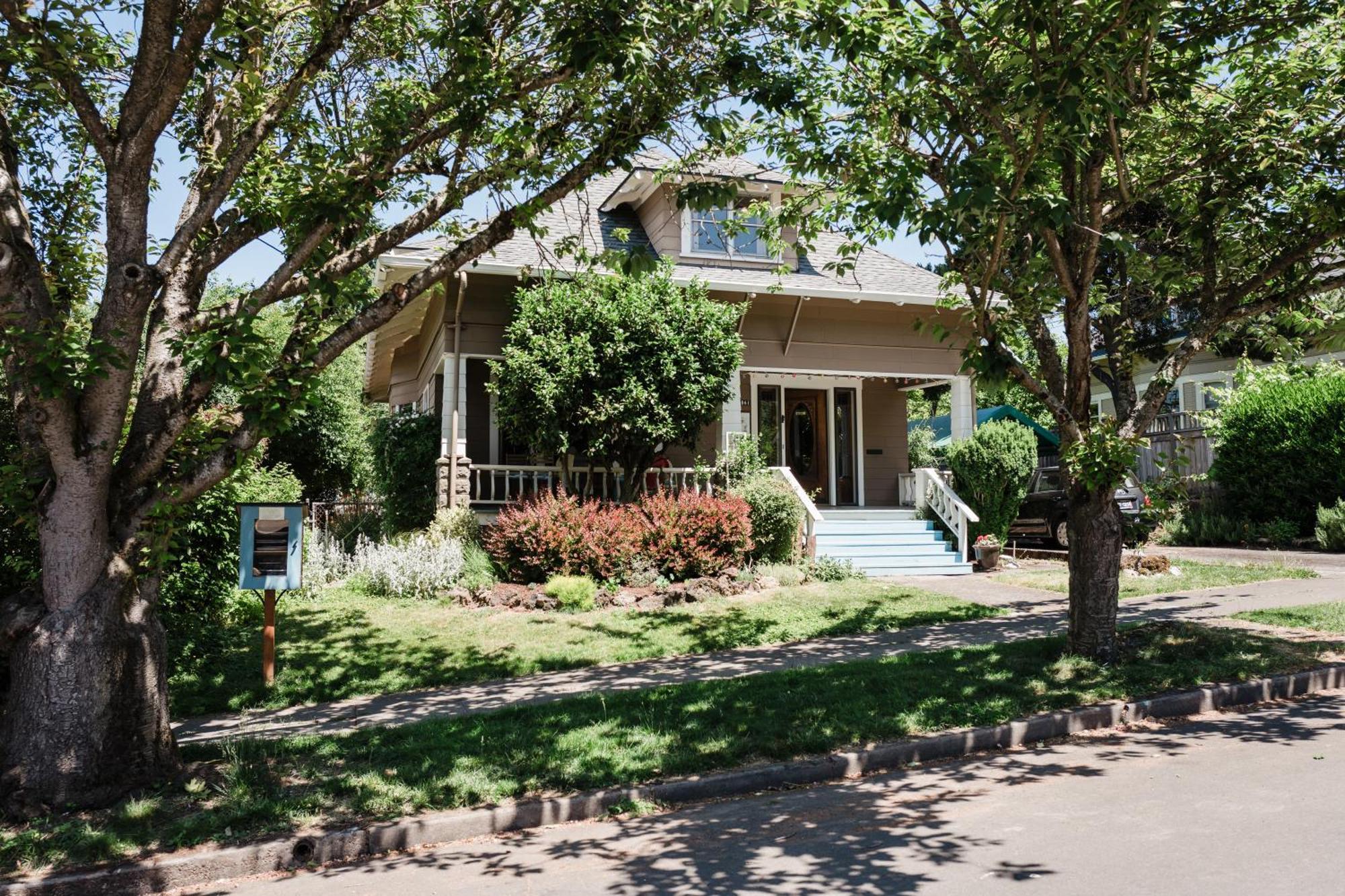 Southeast Portland Comfy & Eclectic Craftsman Home Εξωτερικό φωτογραφία